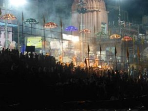 Waranasi nad Gangesem wieczorem m