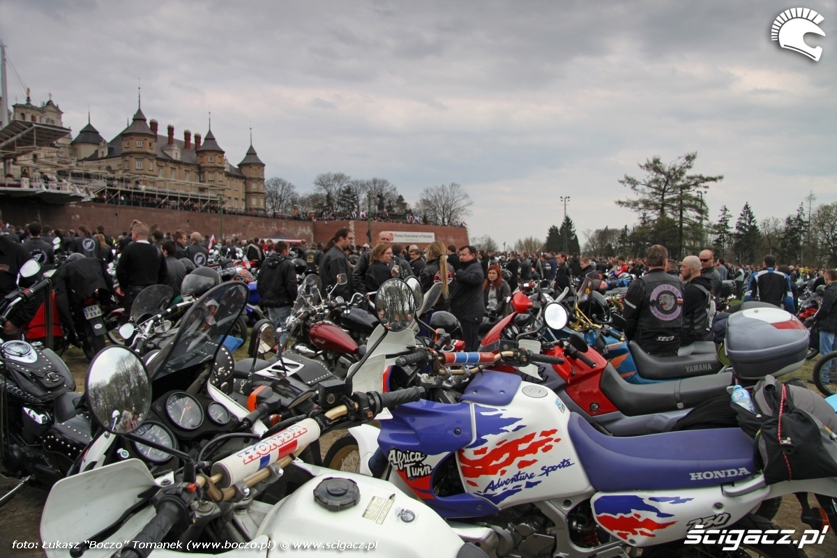 Zdjęcia Jasna Gora motocykle na bloniach Rozpoczecie