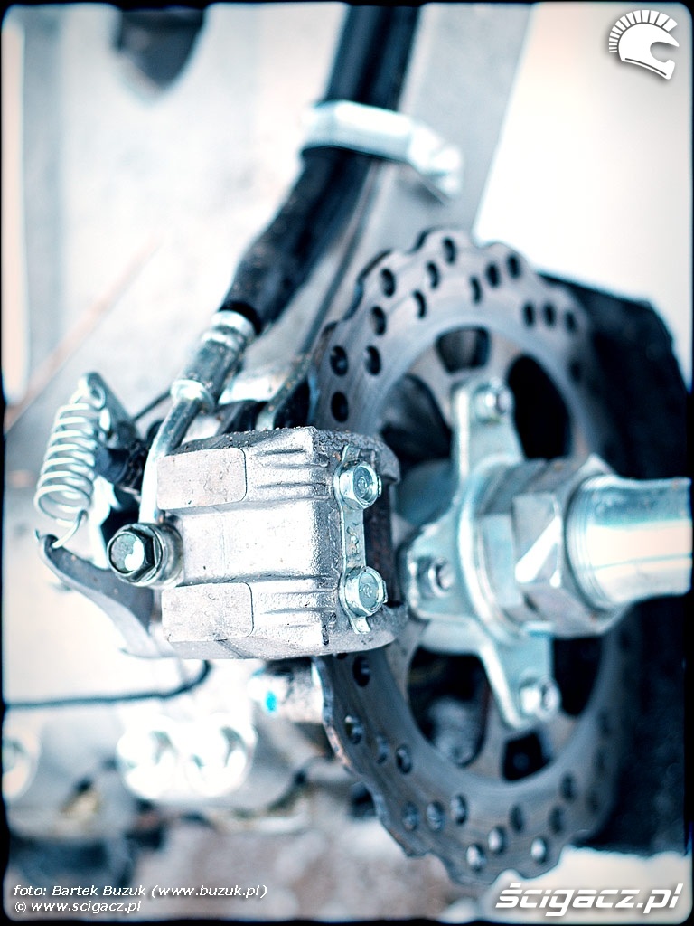 Zdjęcia Kawasaki KFX450R tylni hamulec Kawasaki KFX450R vs Access